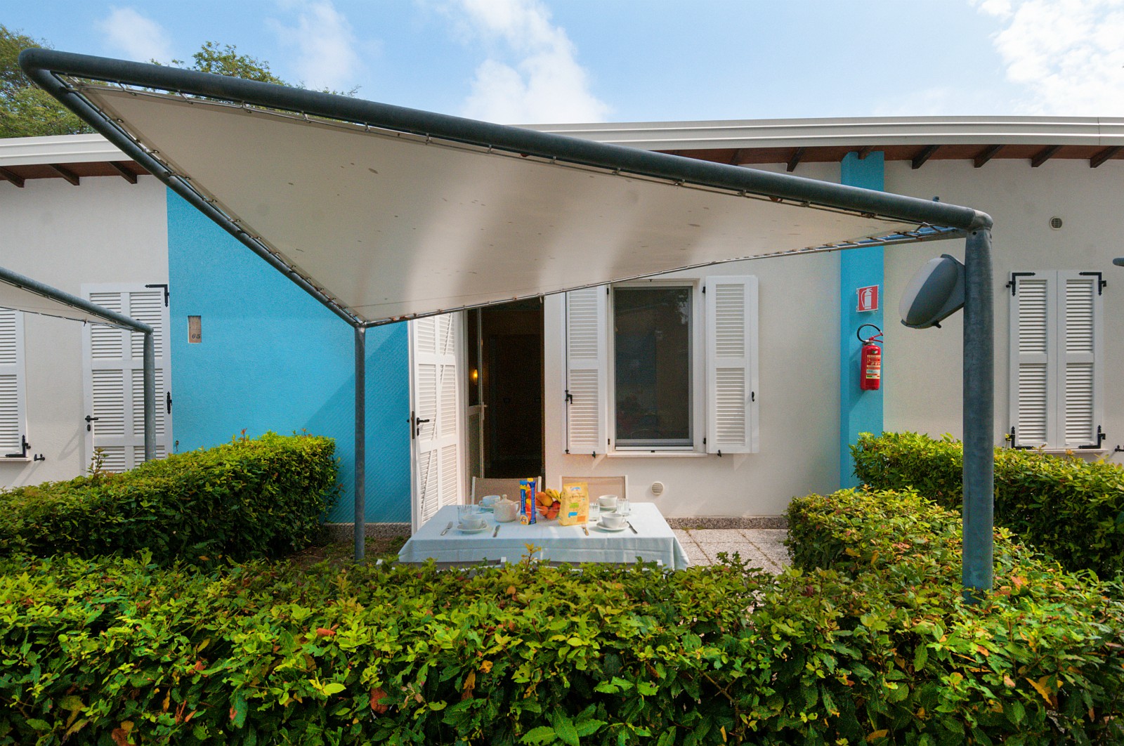 Beachfront bungalow with shaded veranda in the village of Lido di Pomposa, ideal for relaxing vacations in Romagna