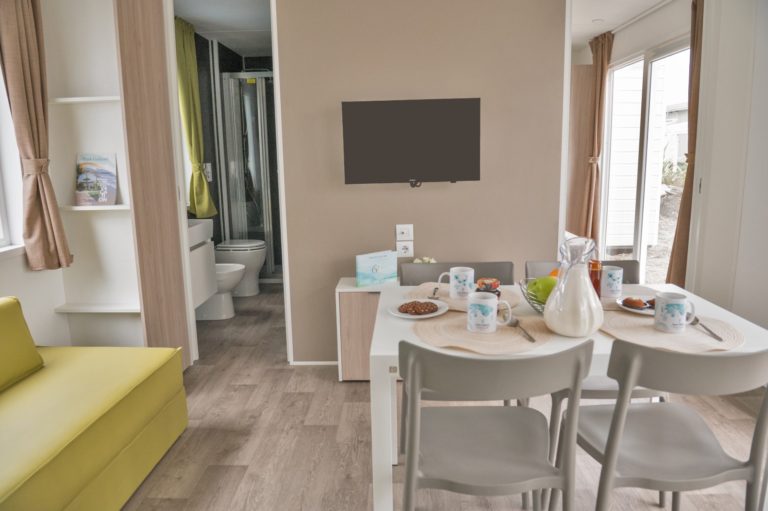 Chalet-soggiorno-tavolo-colazione-Gallanti