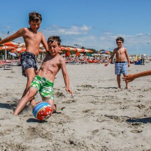 07 Spiaggia-bambini-calcio